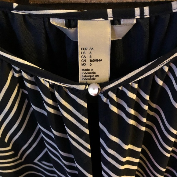 H&M- Casual Striped Midi Dress - Picture 4 of 5